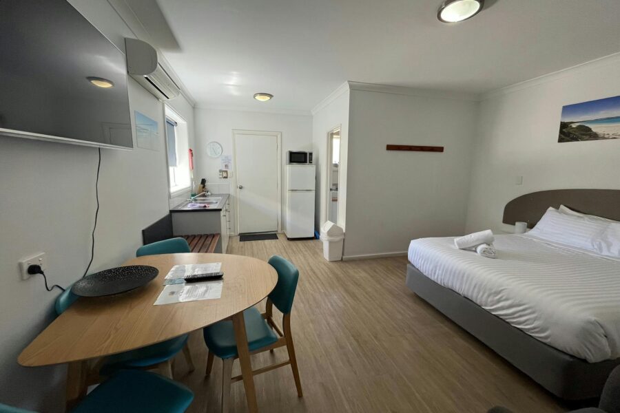 1 x Queen bed