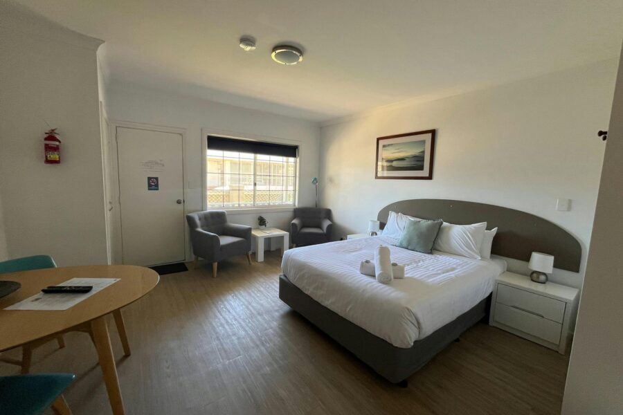 1 x Queen Bed